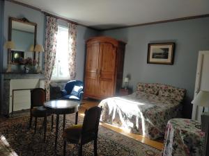 B&B / Chambres d'hotes Chateau Le Baudou : Chambre Triple