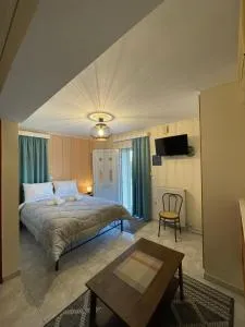 Flo's Apartments - Galatás