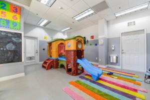 Fantastic 2BR Condo on 31st Floor Free Parking