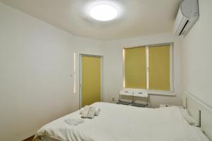 Central 3BR with parking nearby Opera