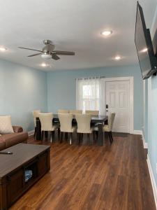 Ocean view, newly renovated home, central location, plenty of parkings