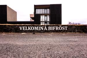 Wonderful apartment with beautiful natural pearls.