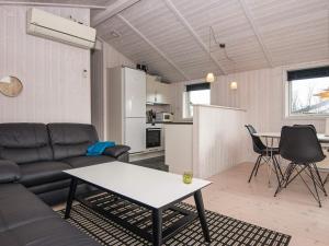 6 person holiday home in Juelsminde-By Traum