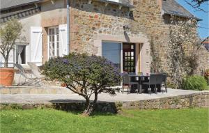 Maisons de vacances Beautiful home in Perros-Guirrec with 4 Bedrooms and WiFi : photos des chambres