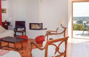 Maisons de vacances Beautiful home in Perros-Guirrec with 4 Bedrooms and WiFi : photos des chambres