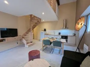 Charmante maison à Angoulême, cour privée, proche parc et bus, accueil bébé, Wifi, animaux acceptés - FR-1-653-230 - 圣伊里埃苏尔查