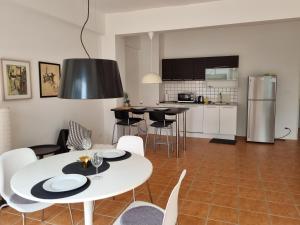 Avatara B condominium Family room B25