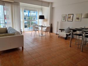 Avatara B condominium Family room B25