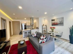 SPECTACULAR SUITE