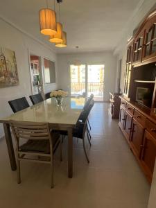 Apartamento junto a playa y cerca de campo de golf
