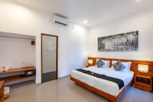 Vast 5bd Villa with Garden and Private Pool 250m to Beach