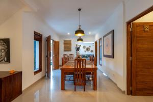 Vast 5bd Villa with Garden and Private Pool 250m to Beach