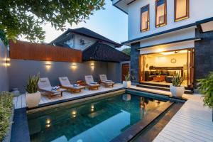 Vast 5bd Villa with Garden and Private Pool 250m to Beach