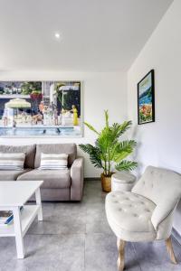 3 Rooms with Sea View Terraces in Peace