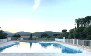 Appartements Bastide T3 - Piscine - Vue Mer - Wifi - 2 SDB - 6 personnes : photos des chambres