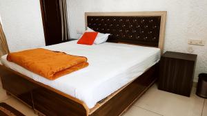 WHITE HOUSE Luxury Rooms - Loved by Travellers, Couples, Corporates