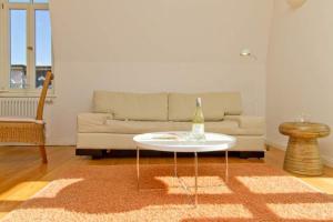 Villa Artemis, 11 Korinth