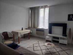 Appartements Fresnay-sur-Sarthe: joli appartement au calme. : Appartement 1 Chambre