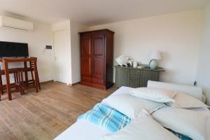 Svevas cozy studio with sea view