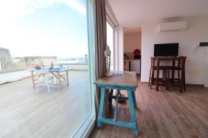 Svevas cozy studio with sea view