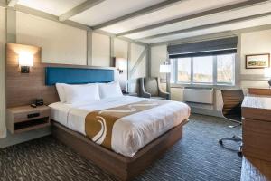 Quality Inn Waddling Dog Saanichton