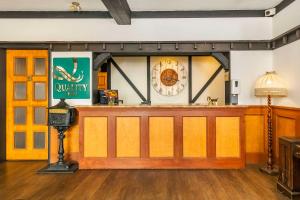 Quality Inn Waddling Dog Saanichton