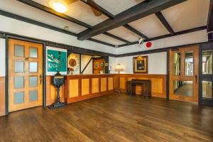 Quality Inn Waddling Dog Saanichton