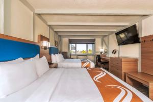 Quality Inn Waddling Dog Saanichton
