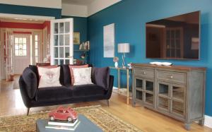 STUNNING LODGE MINUTES FROM THE SEA AND GOLF COURSE