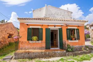 Old Barber Shop by Konnect, 1,2km from Dassia beach