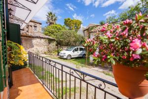 Old Barber Shop by Konnect, 1,2km from Dassia beach