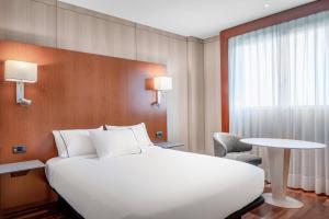 Standard Plus Queen Room with City View room in AC Hotel Huelva
