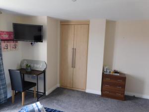 Double room with ensuite tea coffee Falkirk Scotland