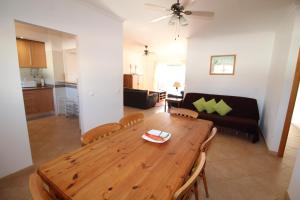 Luz Casas - St James 116, 2Bed2Bath, Air Con, Shared Pool, Sea View