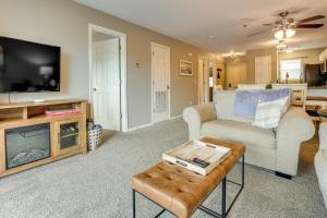 Relax Fireside! Peaceful Escape Near Branson Strip