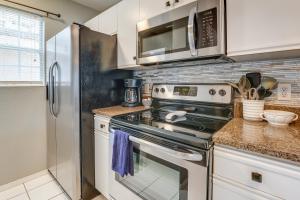 Relax Fireside! Peaceful Escape Near Branson Strip