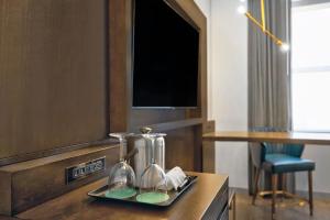 Standard King Room - Non-Smoking  room in Le Méridien St. Louis Downtown
