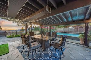 Cypress: Private BedroomBathroomOffice, with Shared Pool, Hot tub