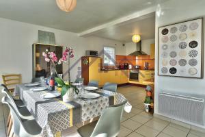 LocaLise - M12 -Ty Marjan - Vacances à quelques pas de la mer au Guilvinec - Wifi inclus - linge de lit inclus - Animaux bienvenus - Jardin avec possibilité dêtre clos avec grillage