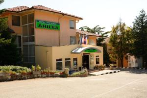 Ahilea Hotel - Free Pool Access