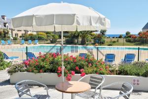 Appartements LocaLise au Guilvinec - A22 - Belle vue sur la mer, la piscine et le jardin - Tout a pied, plages, port, centre, commerces, marche - Wifi inclus - Animaux bienvenus - Linge de lit inclus : photos des chambres