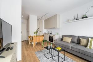 Bright rental for families with kids & pets in Warsaw