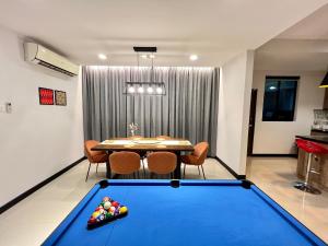 TcVila2 5BR 17PAX NearTC DinosaurLand, PoolTable