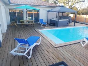 Villas Magnifique Villa sur le Bassin d'Arcachon - JACUZZI+PISCINE - 8a10pers : photos des chambres