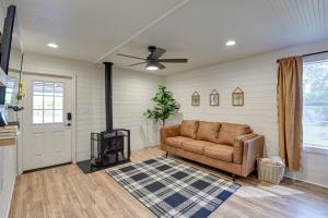 Relax Fireside Dog-Friendly Home in Midlothian!