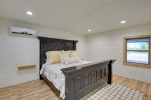 Relax Fireside Dog-Friendly Home in Midlothian!