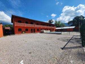 0001.12 - Maranduba - Kitnet Térreo -5 Pessoas - 2 Quadras Do Mar - Piscina - Wi-Fi