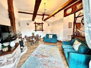 Detached ONE LEVEL stone barn (Rowan Cottage)