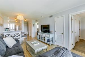 Walk to Beach Hilton Head Condo with Golf Views