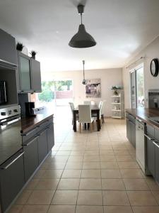 Maisons de vacances Maison piscine 4 ch Carcans Medoc Bassin Arcachon : photos des chambres